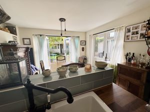 Open Plan Kitchen- click for photo gallery